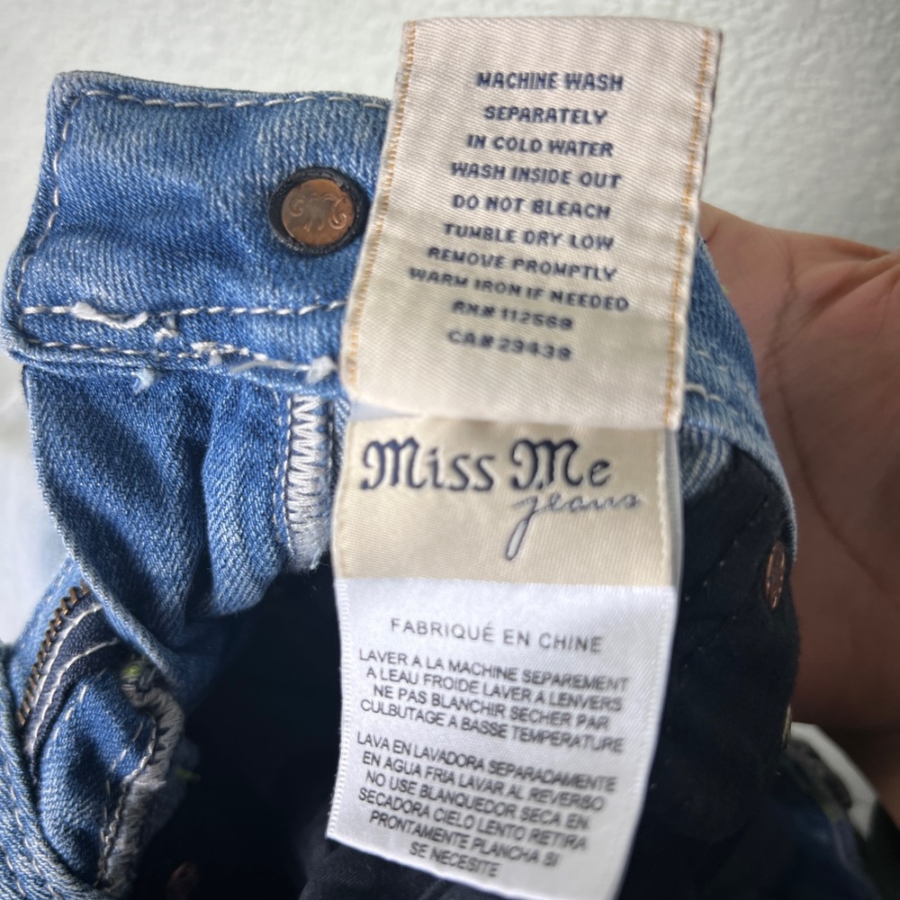 Miss Me Jeans Shorts Low Rise Arrow Embroidered Light Denim Mid 25 - Picture 6 of 11